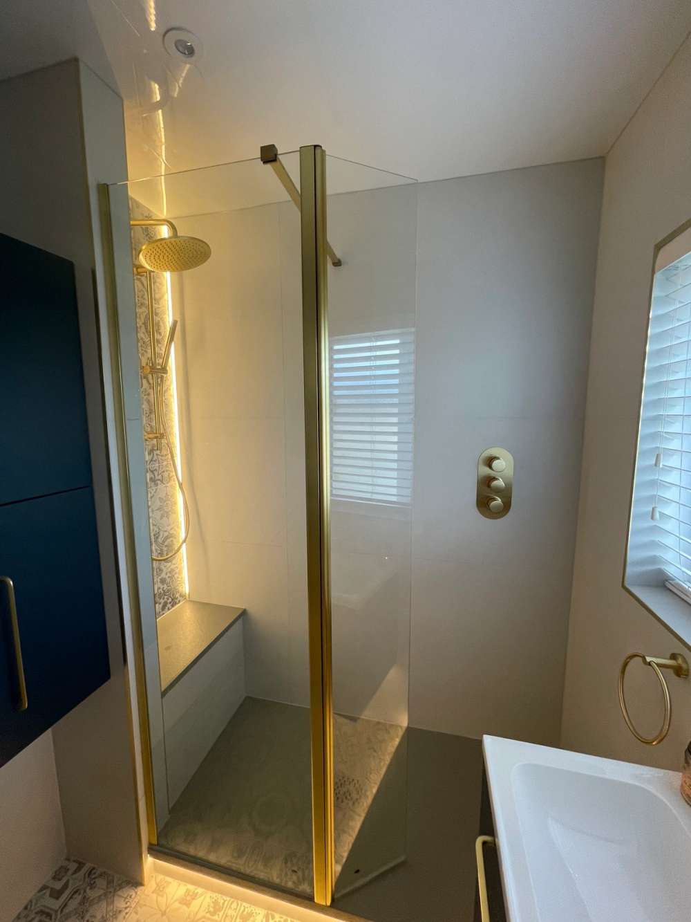 Scudo s8 600 Fixed with 275mm Flipper Panel - Brushed Brass