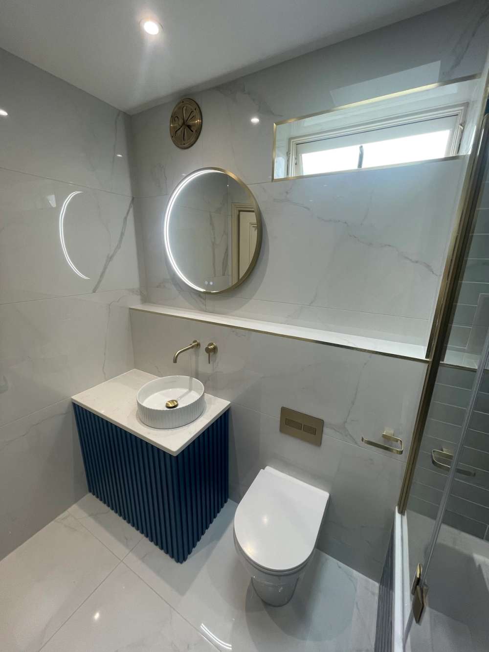 RT Large Avara Round Fluted Vessel Basin