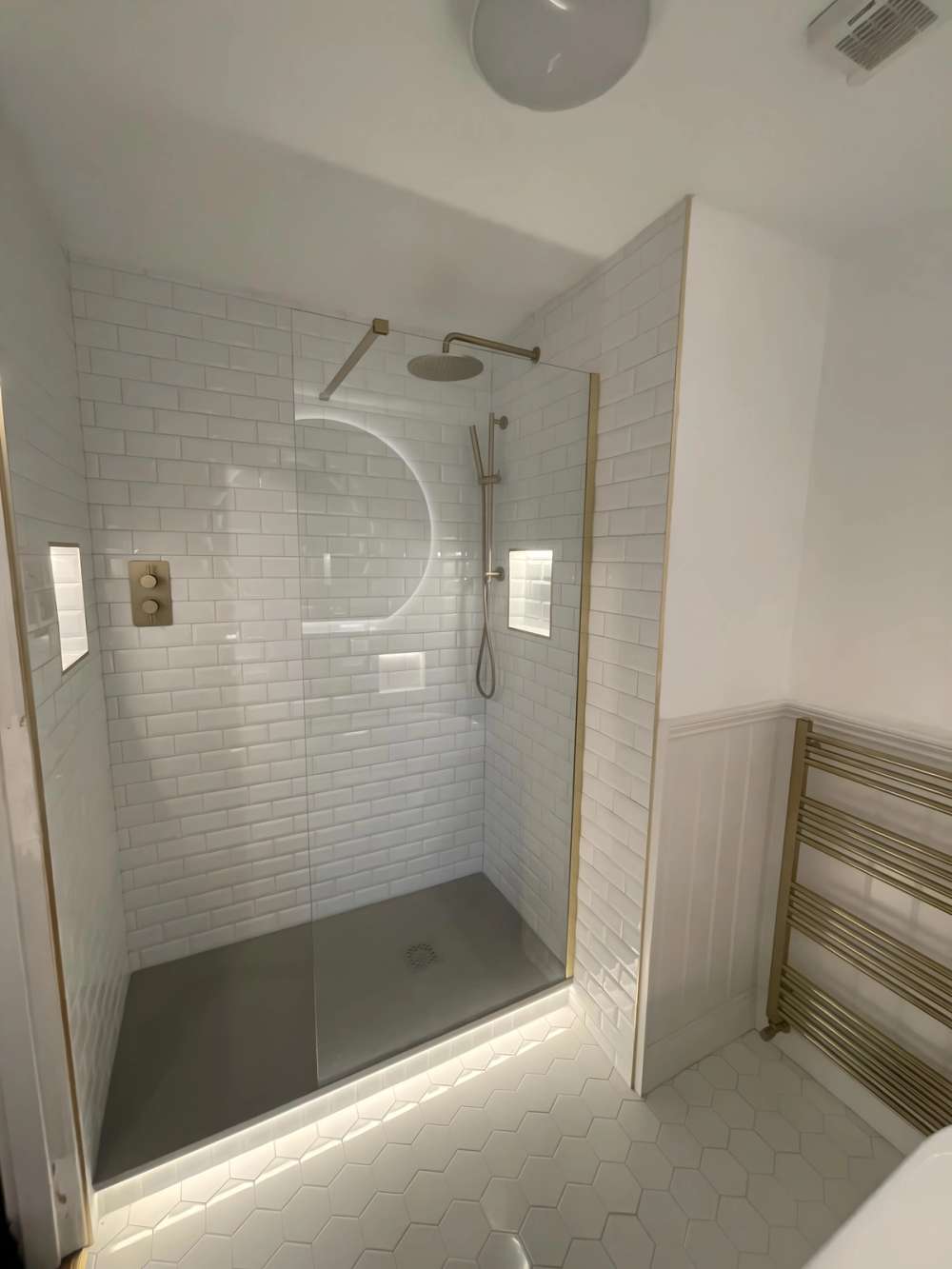 Flair Brushed Brass 900mm Wetroom Panel