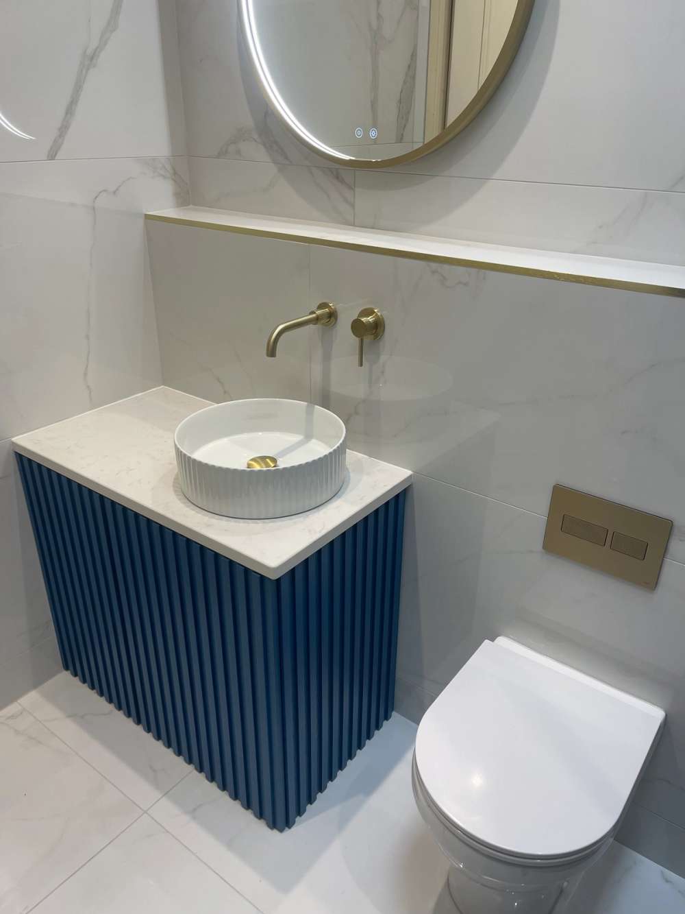 RT Large Avara Round Fluted Vessel Basin