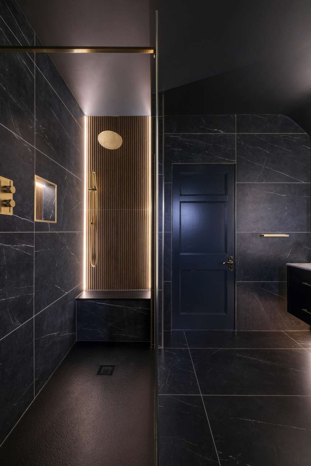 Flair Gemstone Onyx Black 1700 x 900