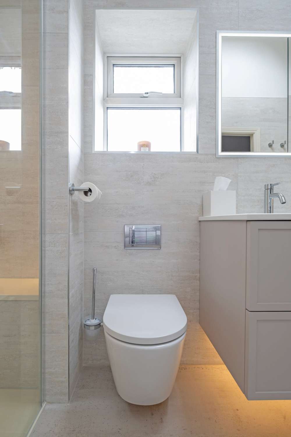 RT Large Orbit Wall Hung Pan