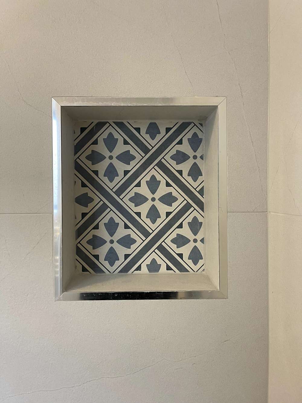 Alcove with Mr Jones Blue Tile