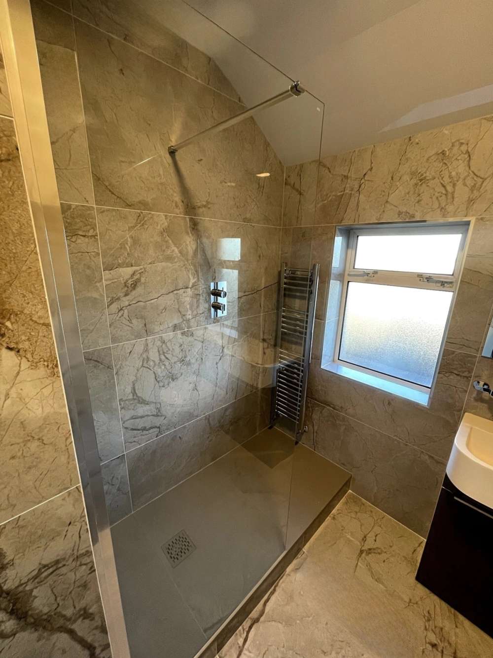 Flair 1600 x 800 Flint Grey Shower Tray