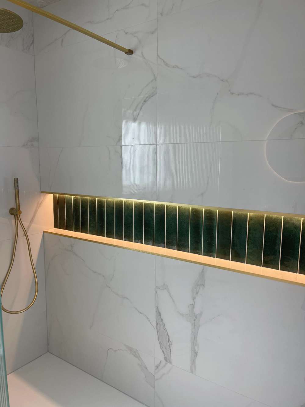 Full Width Shower Alcove