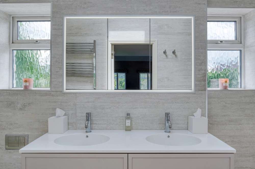 Vanquish 120cm Wall Hung Cabnet