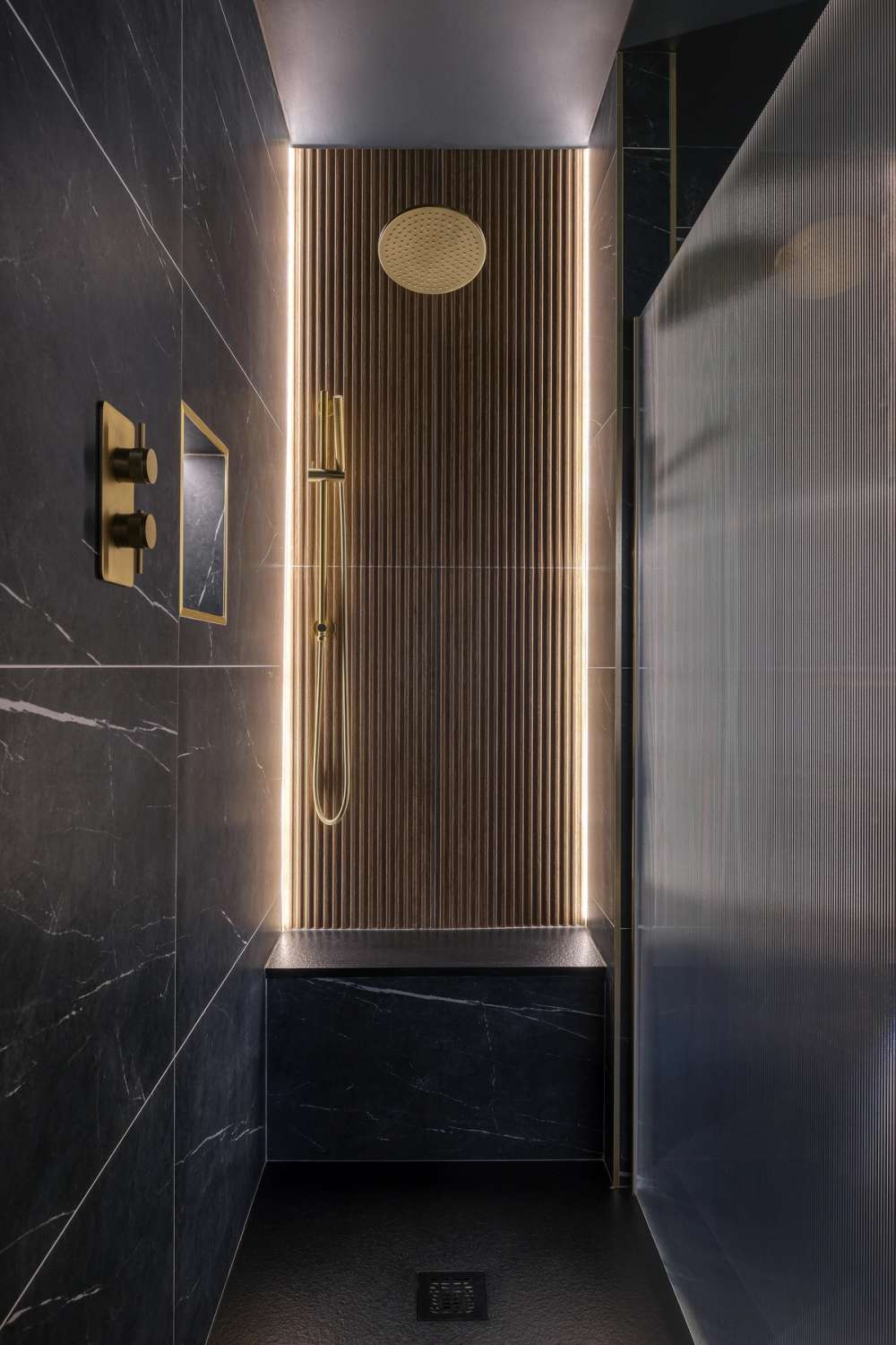 Flair Gemstone Onyx Black 1700 x 900