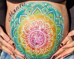 Diseño de bellypainting mandala