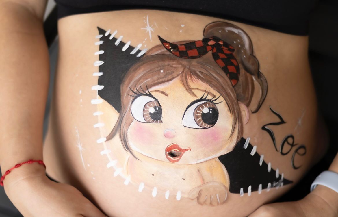 Diseño de bellypainting  de una niña en las fiestas del pilar