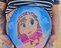 Diseño de bellypainting de niña de princesa