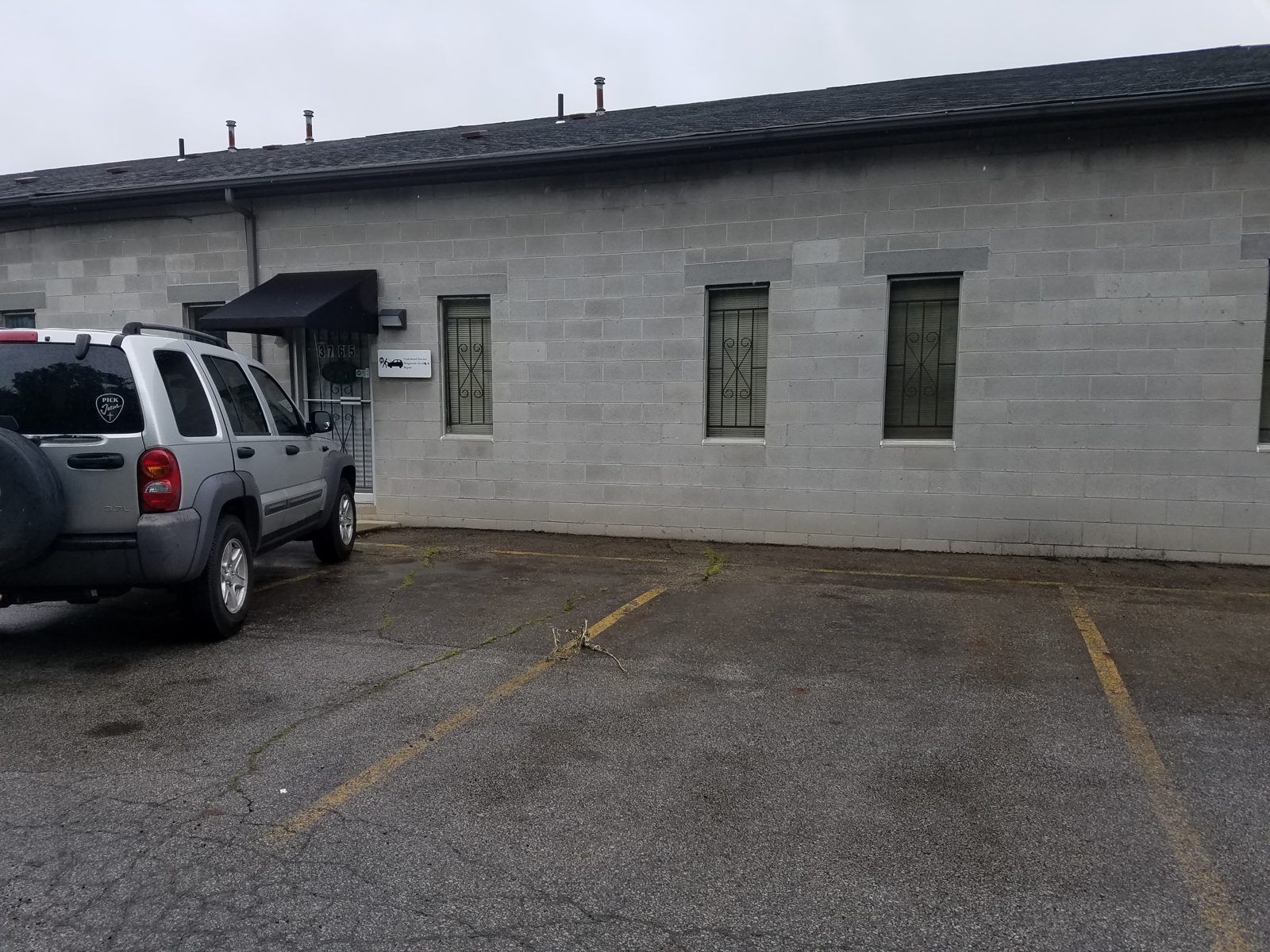 Exterior of our Columbus auto repair shop with customer parking at Speedy Underhood Service in Columbus, Ohio