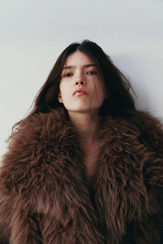 gallery_model_HMXdO9AgECvl.jpg