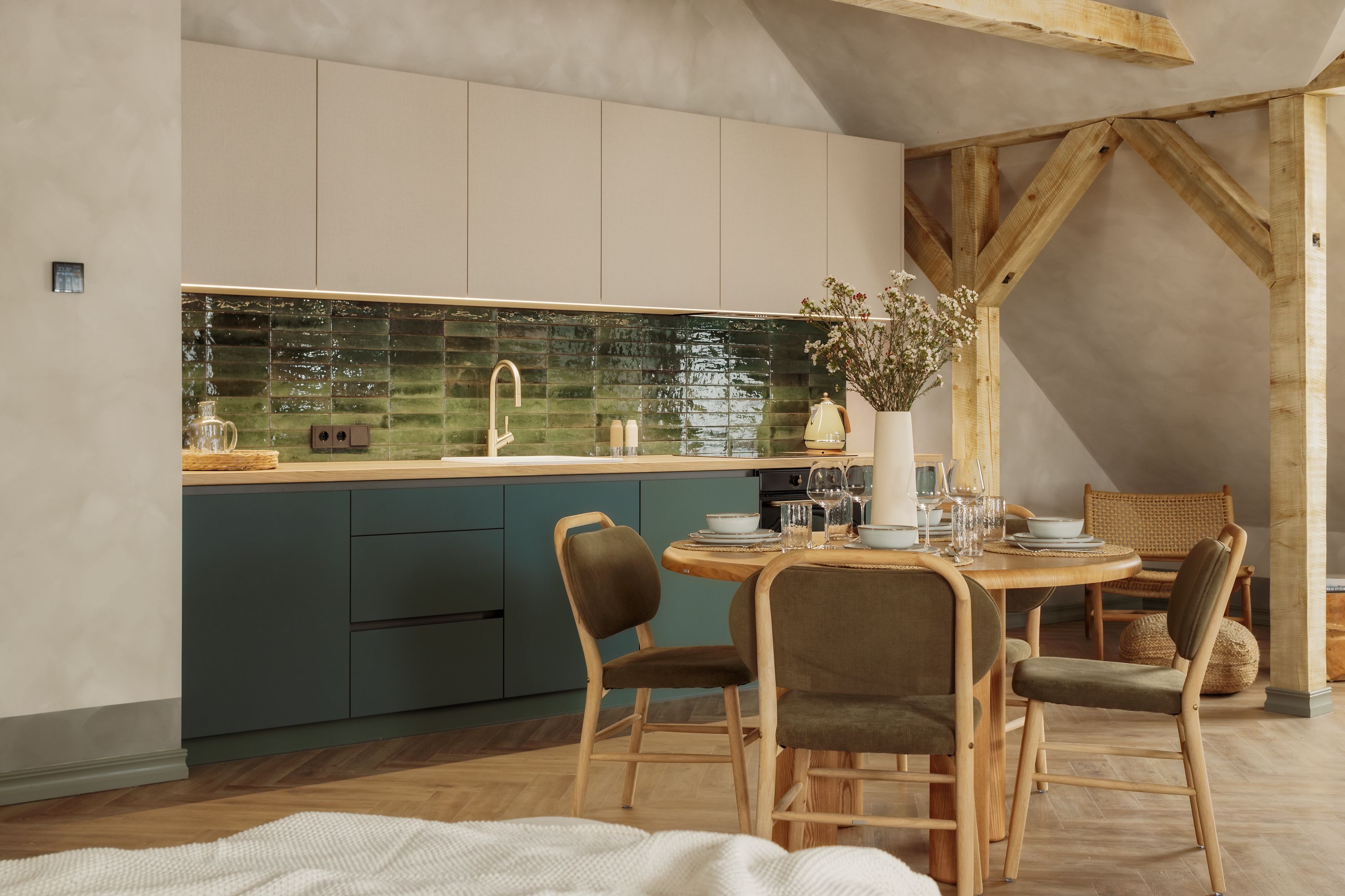 Spīdalas nams, Sestais - Image 11