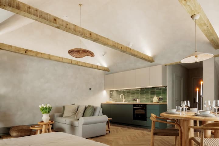 Spīdalas nams, Piektais - Image 6