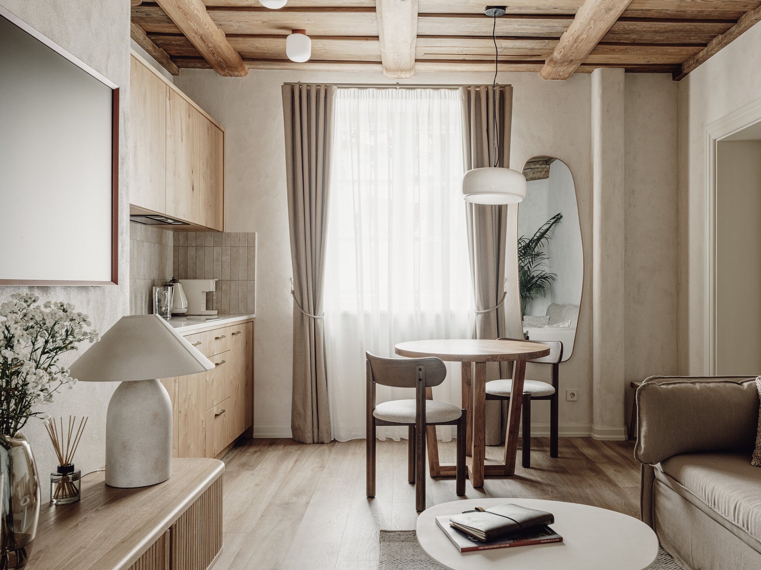 Mācītāja māja, Trešais - Image 2