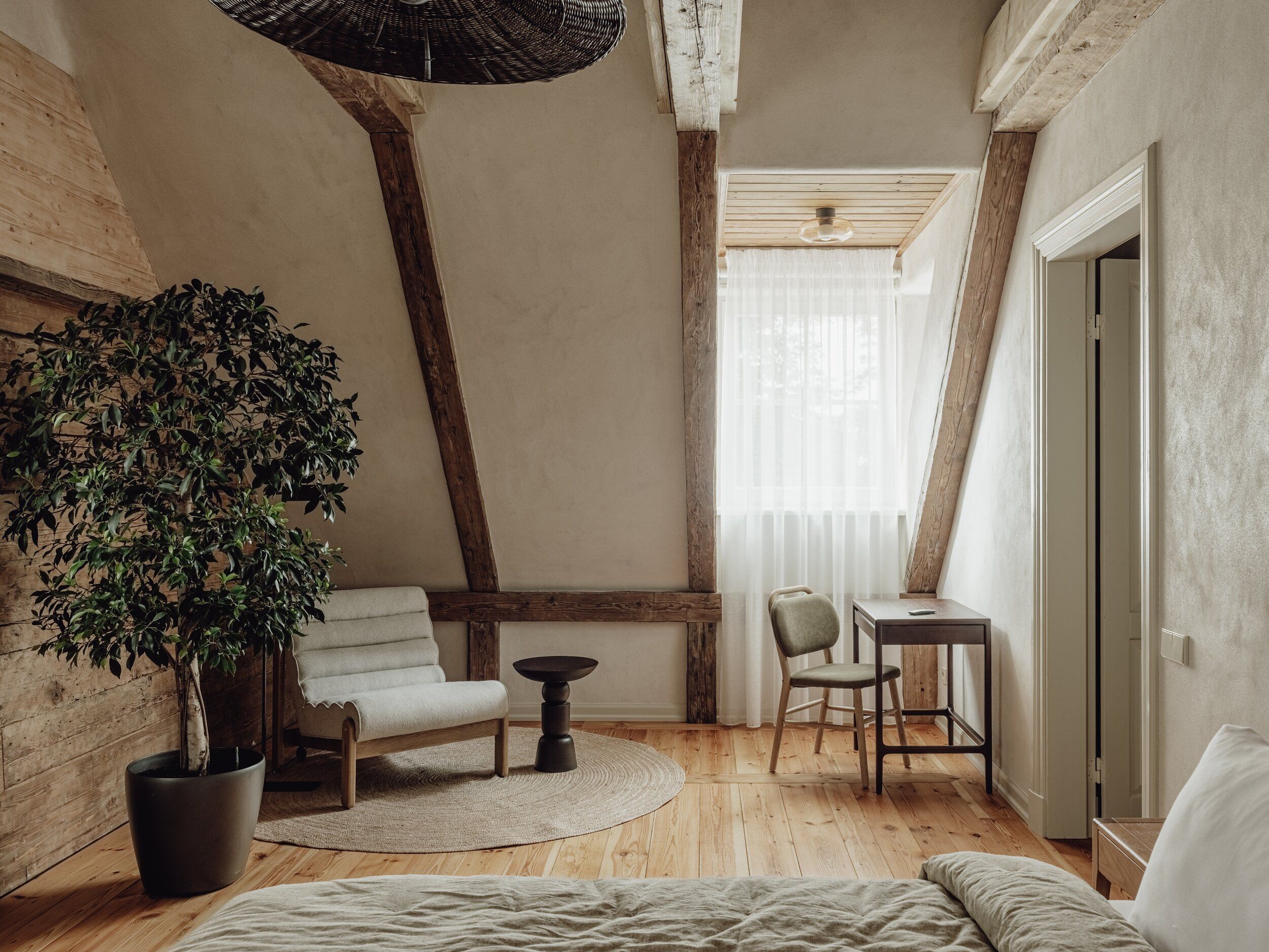 Mācītāja māja, Sestais - Image 6