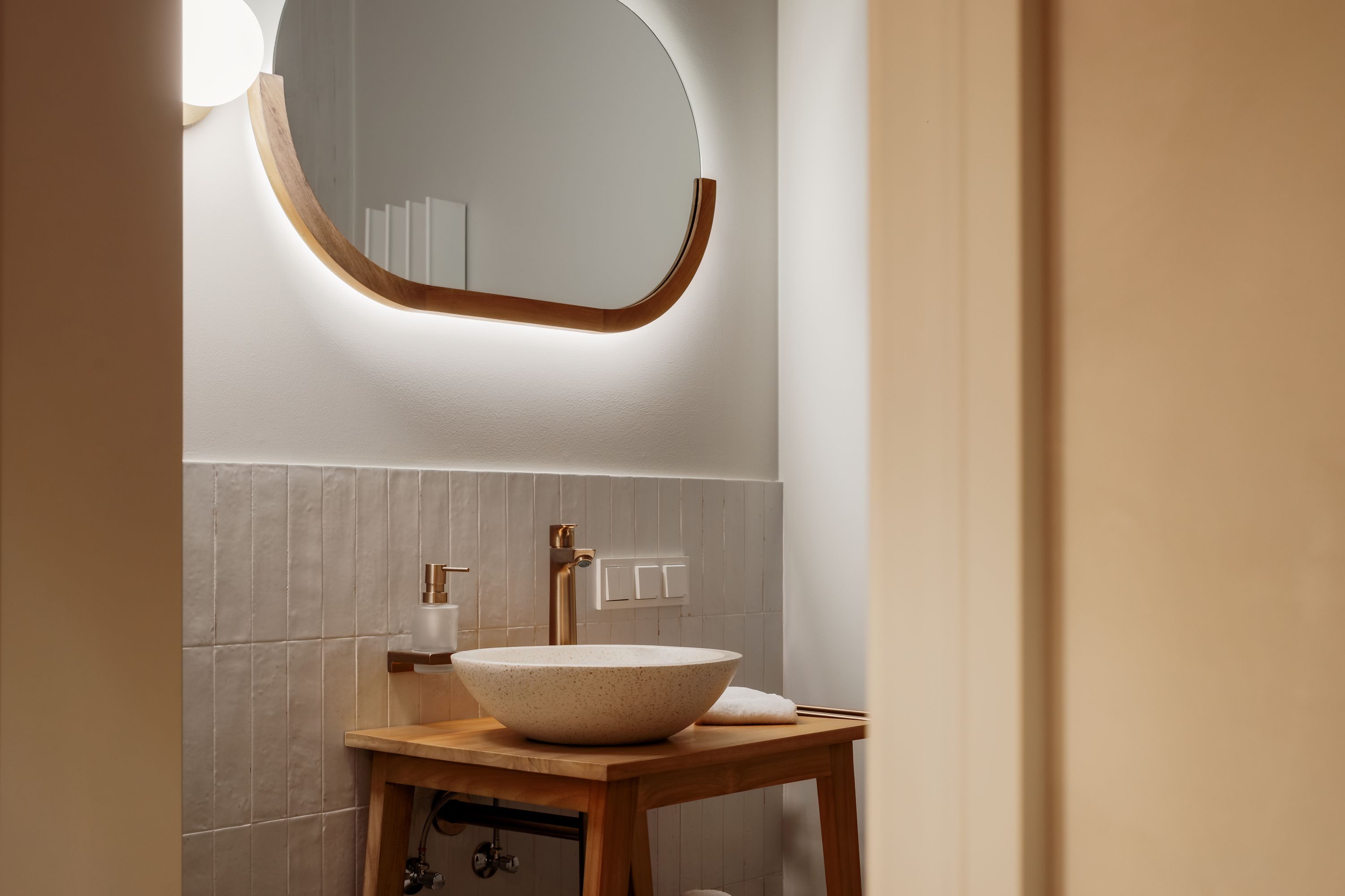 Spīdalas nams, Trešais - Image 8