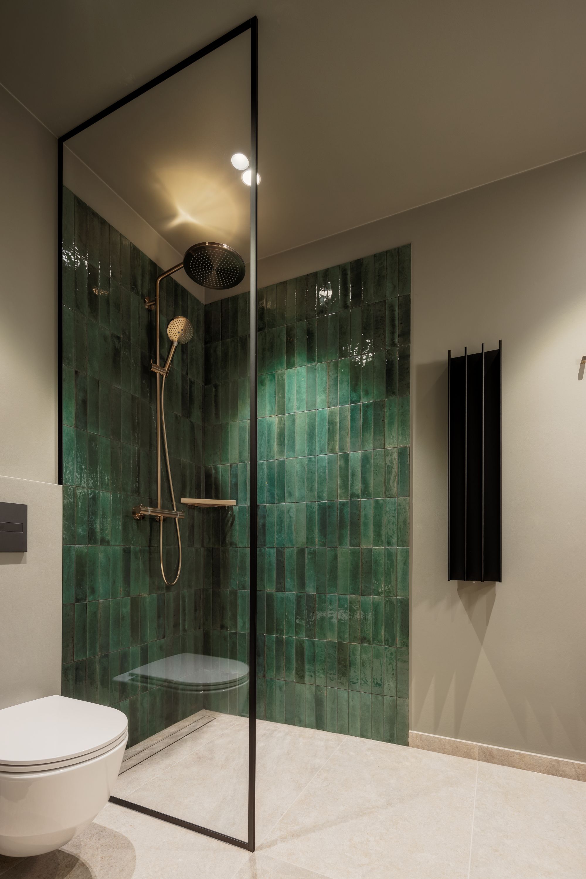 Spīdalas nams, Sestais - Image 13