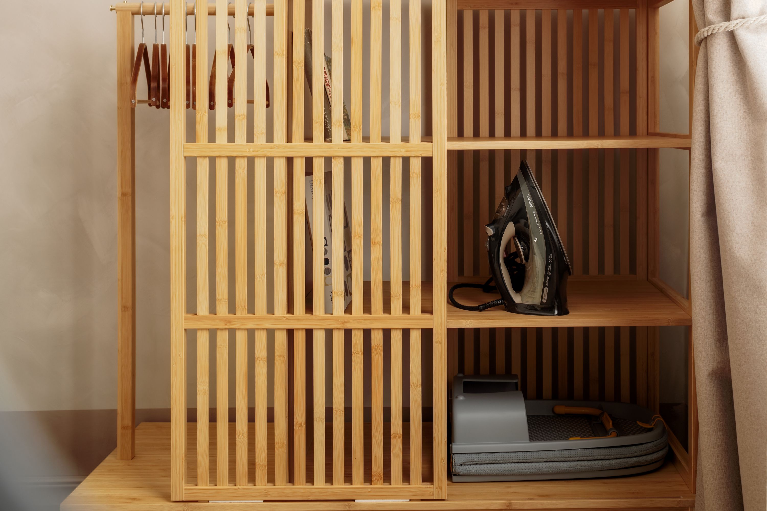 Spīdalas nams, Trešais - Image 10