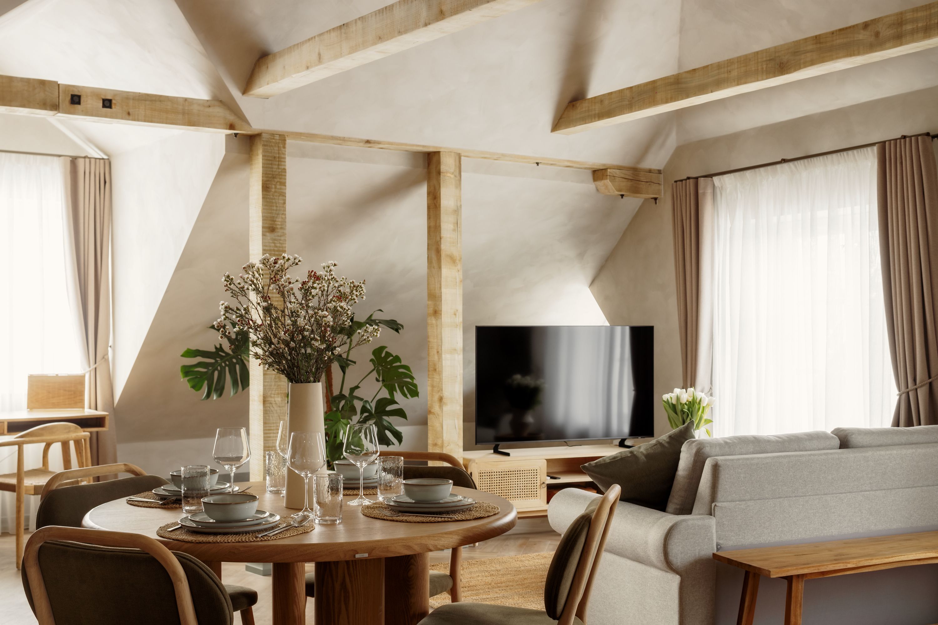 Spīdalas nams, Sestais - Image 7