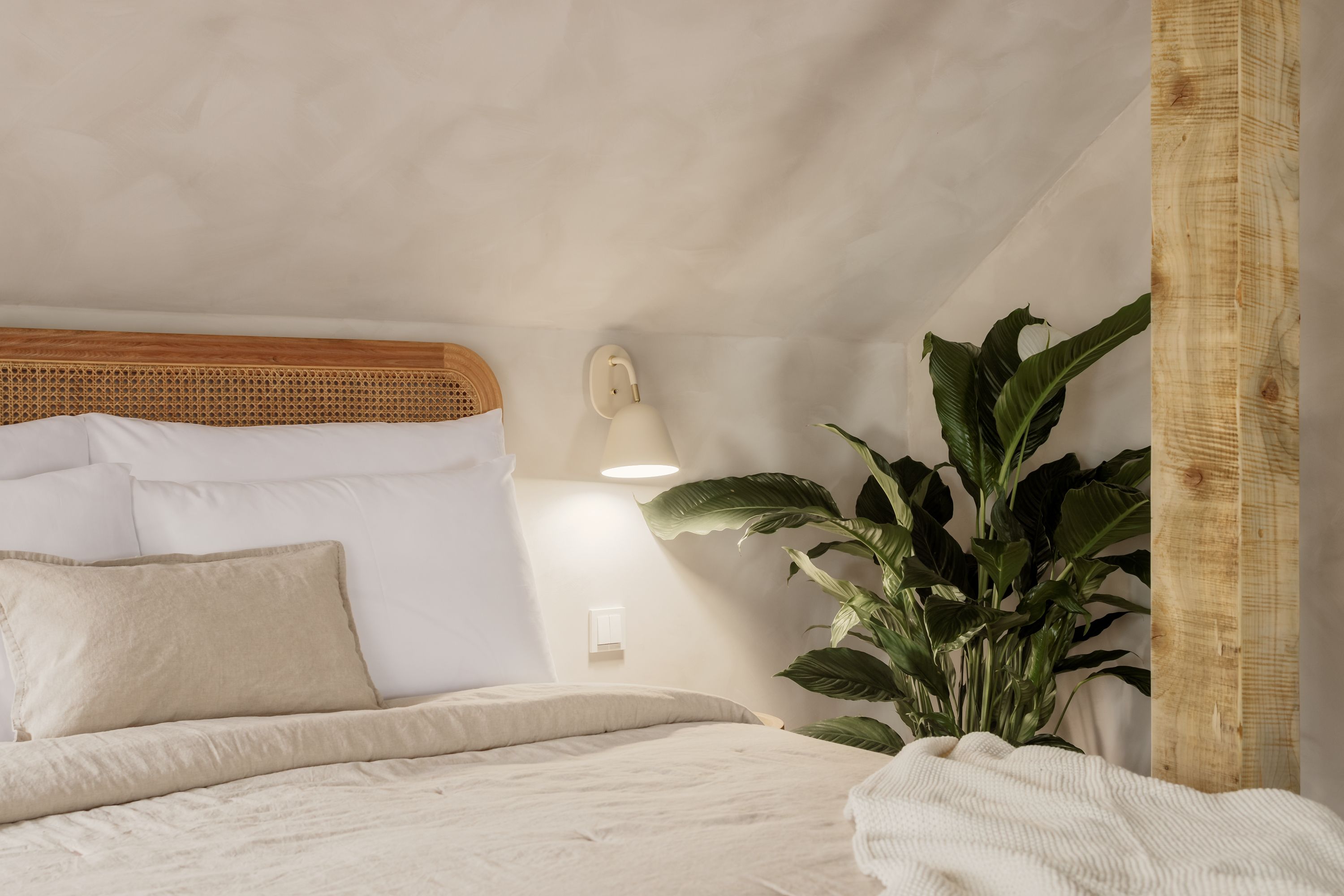 Spīdalas nams, Sestais - Image 3