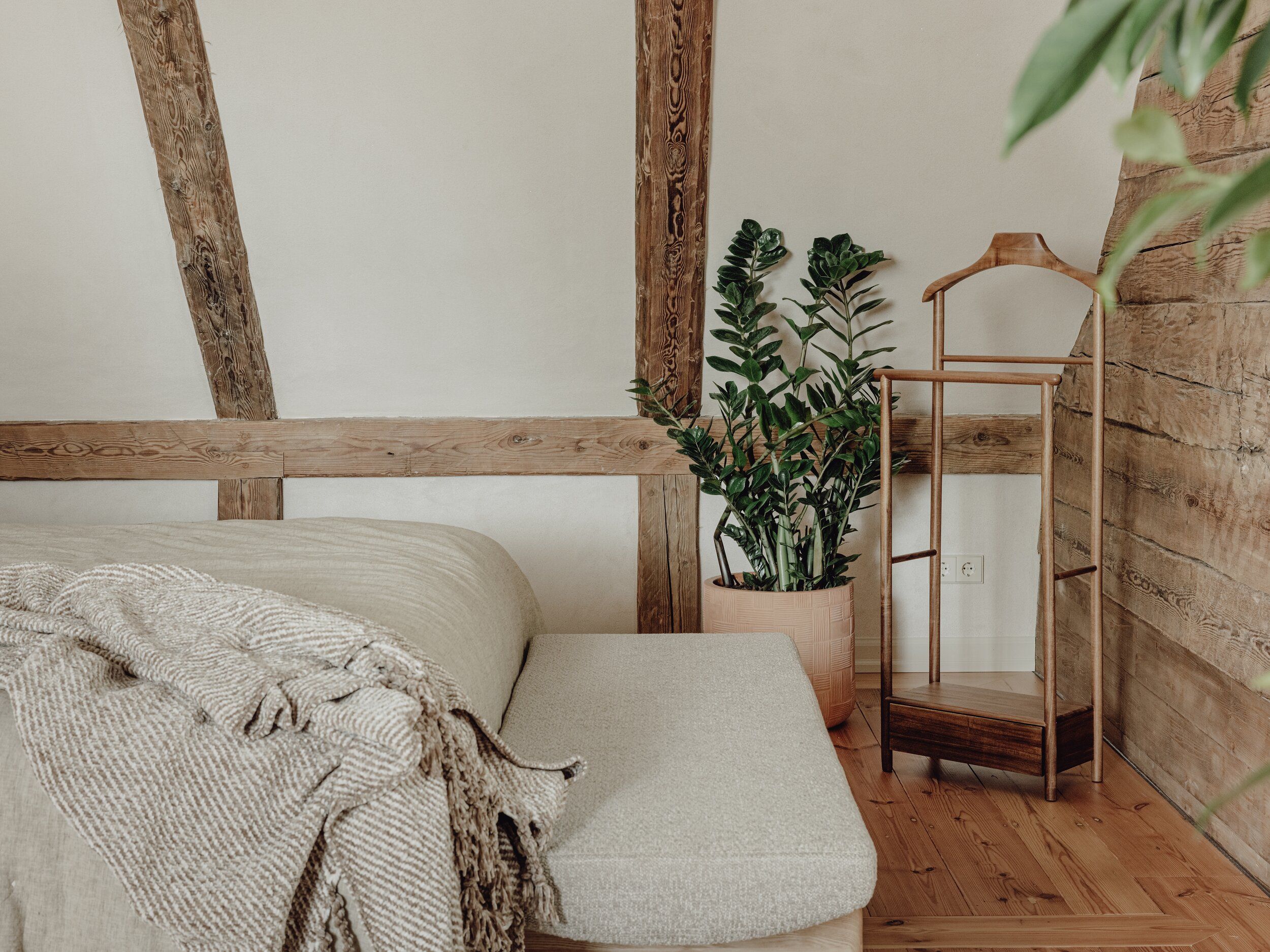 Mācītāja māja, Sestais - Image 9