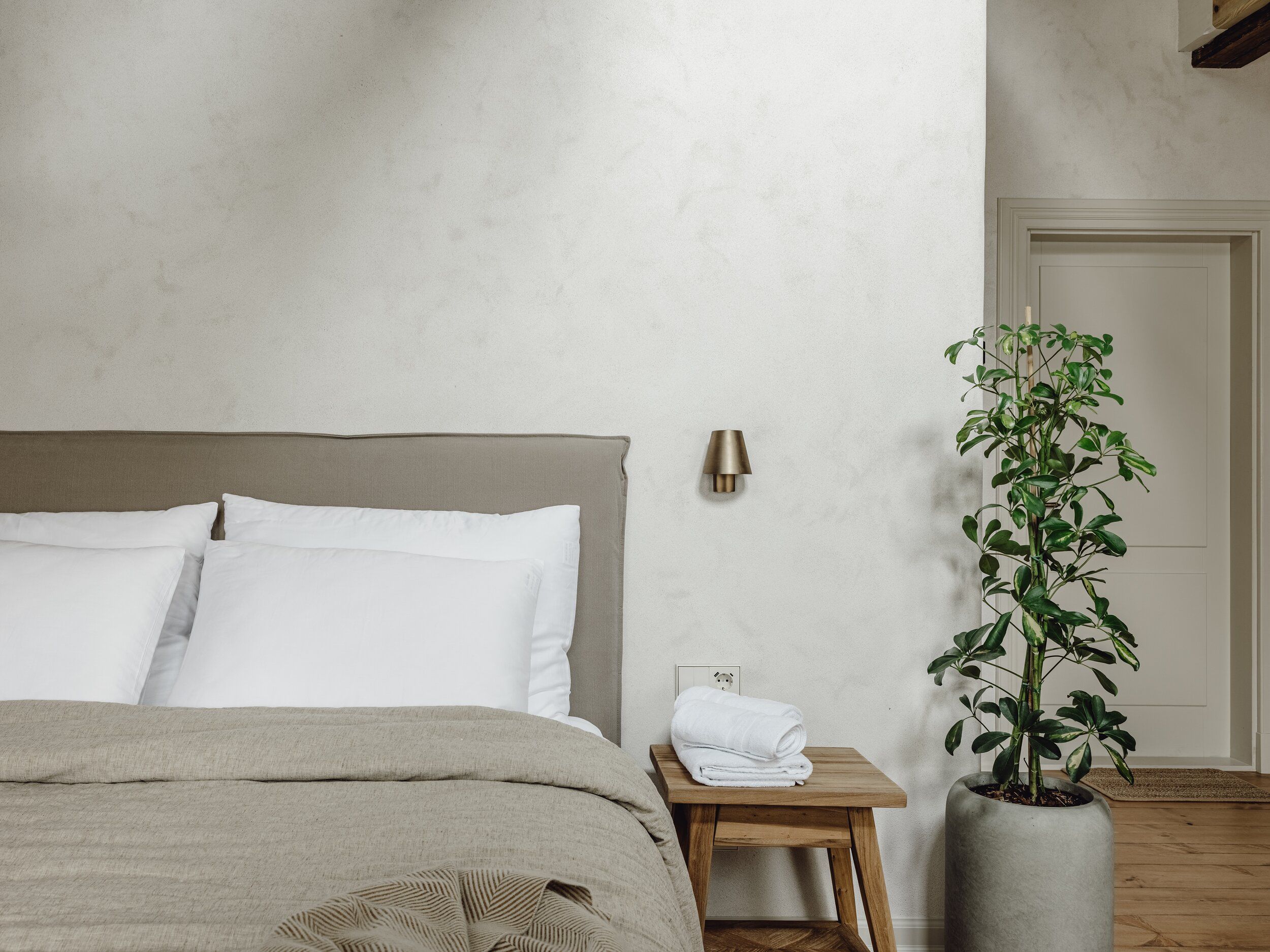 Mācītāja māja, Astotais - Image 11