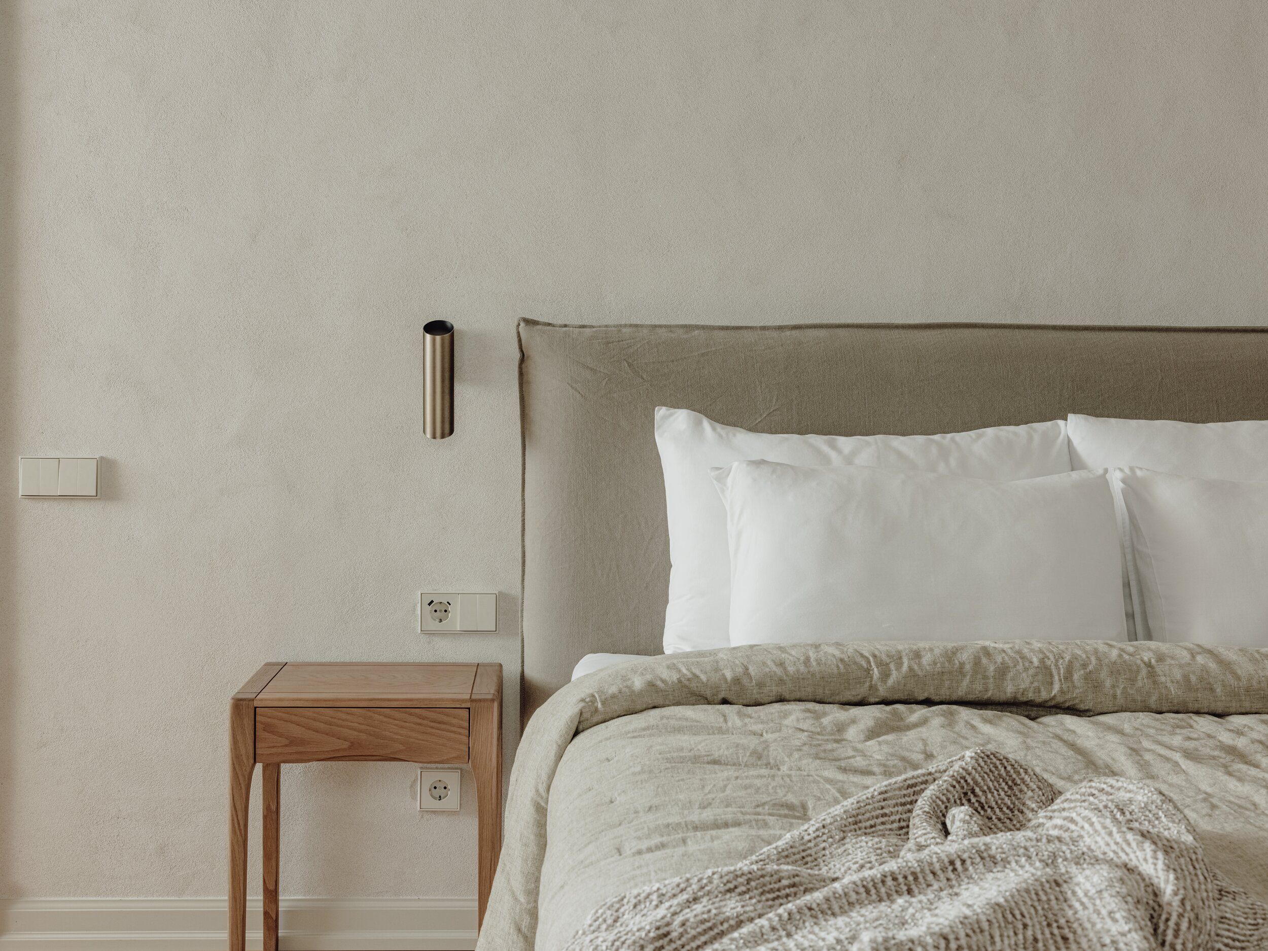 Mācītāja māja, Sestais - Image 8