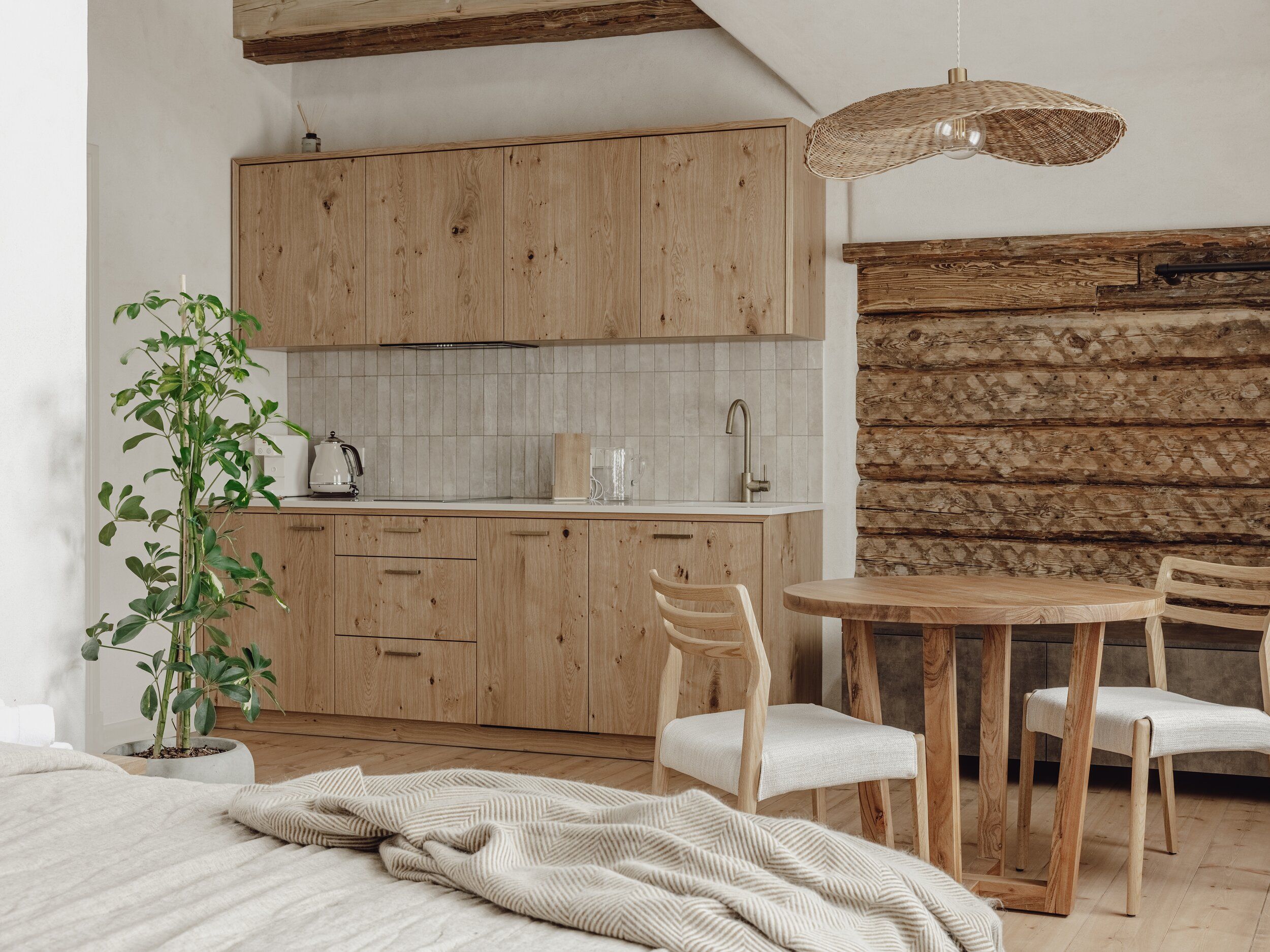 Mācītāja māja, Astotais - Image 8