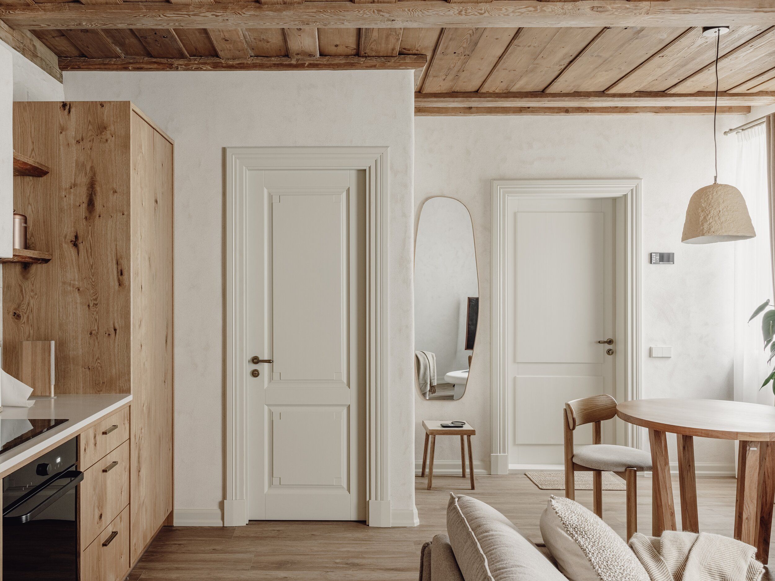 Mācītāja māja, Pirmais - Image 3