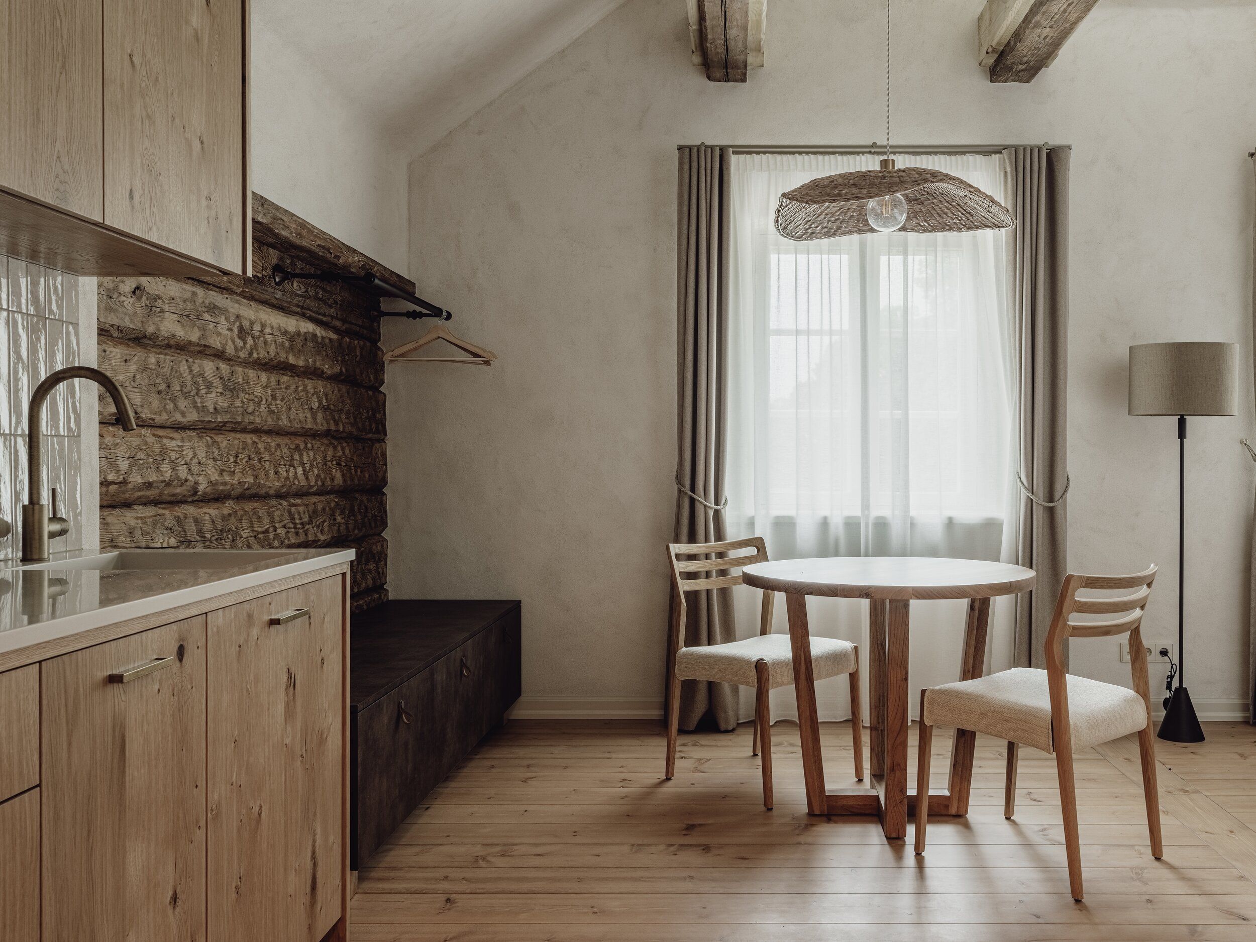 Mācītāja māja, Astotais - Image 3