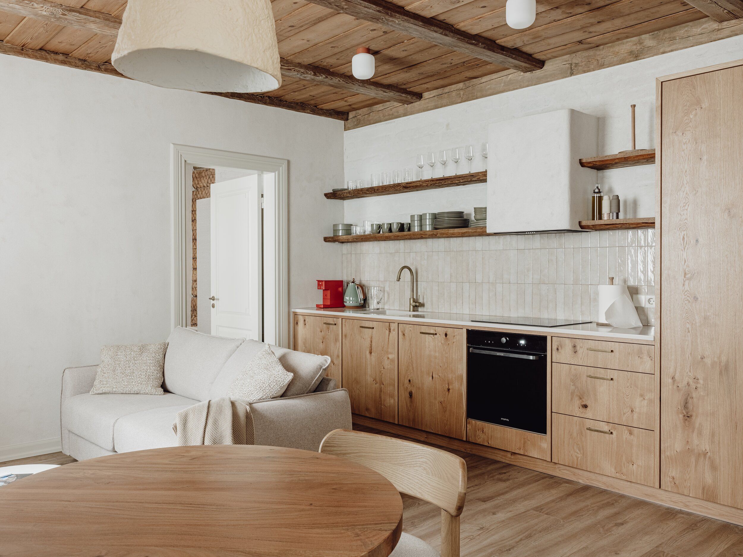 Mācītāja māja, Pirmais - Image 9