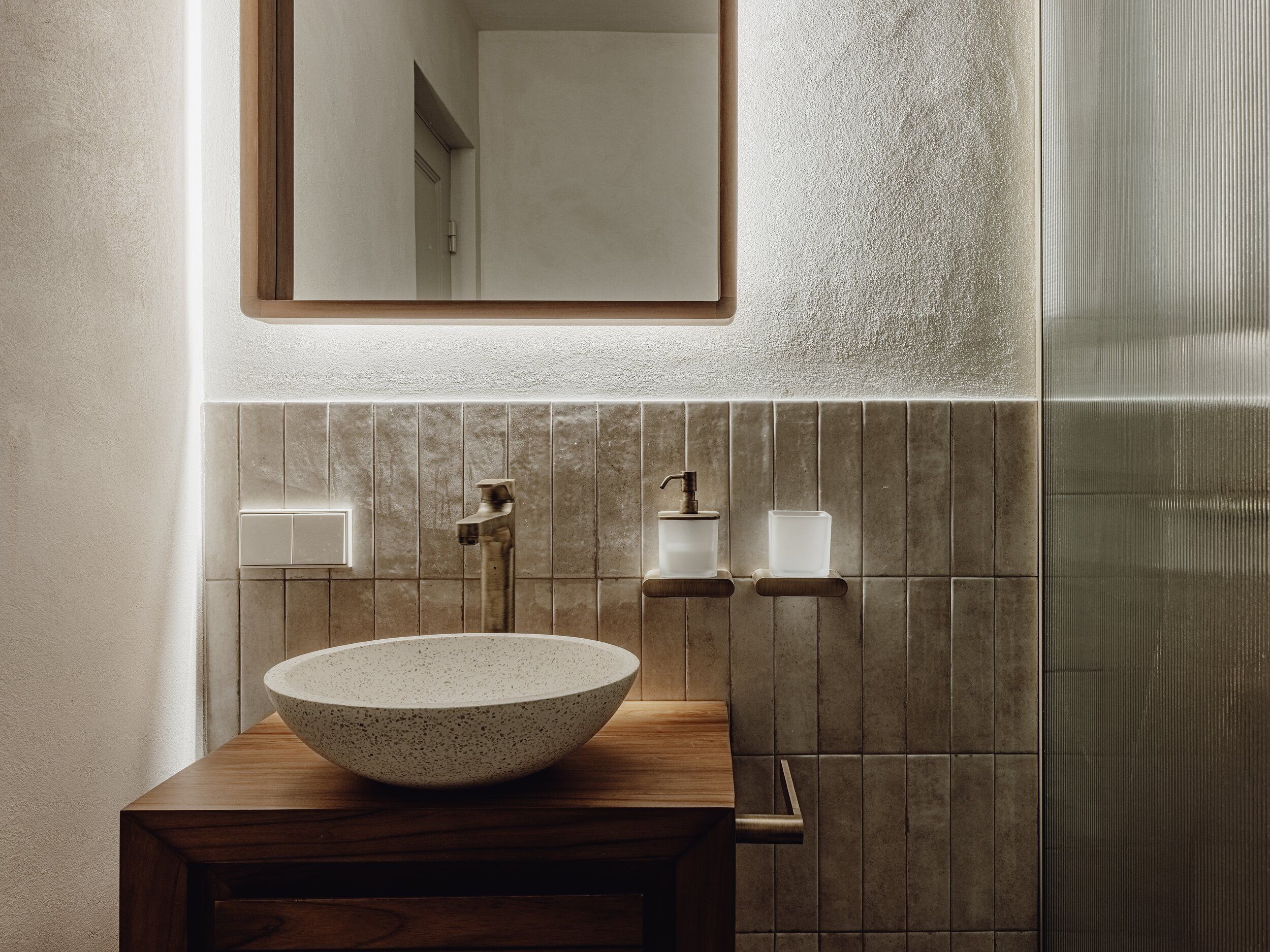 Mācītāja māja, Pirmais - Image 14