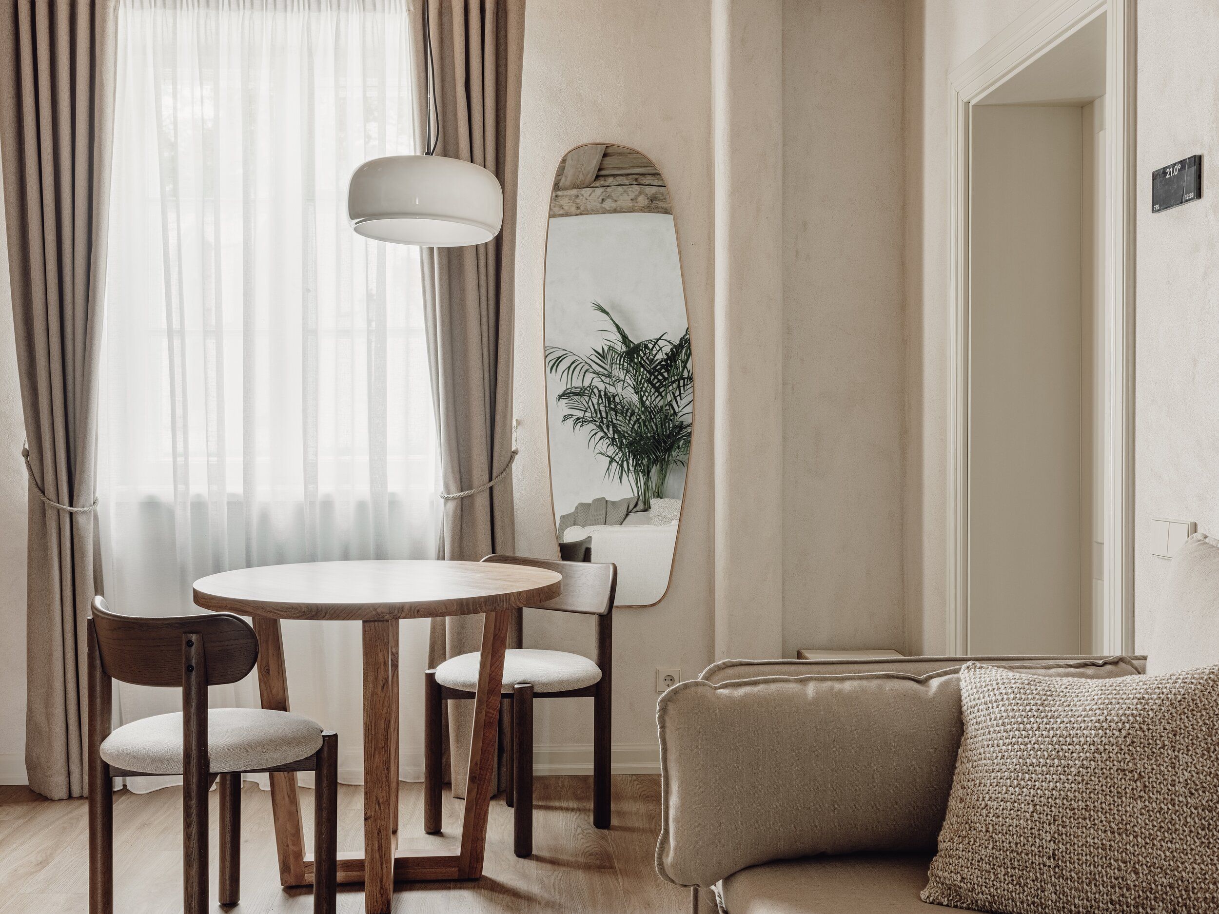 Mācītāja māja, Trešais - Image 15