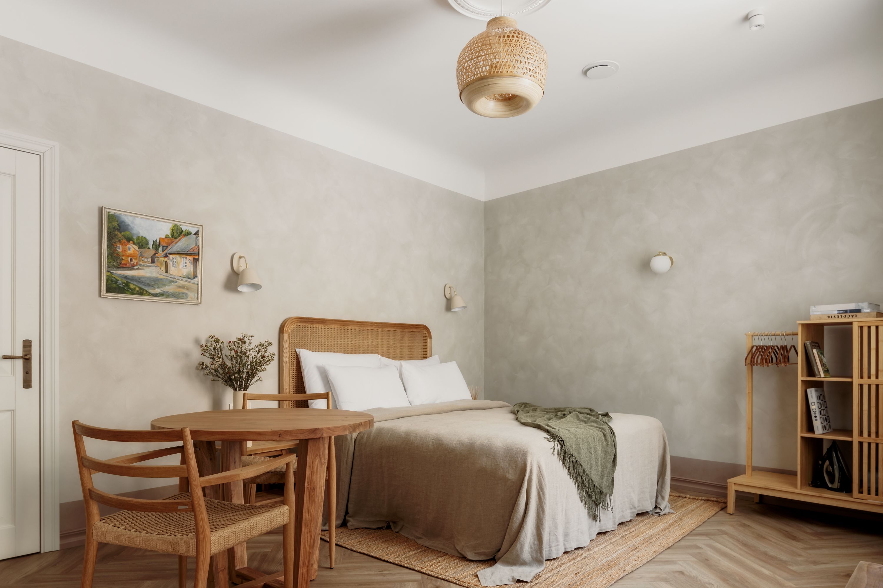 Spīdalas nams, Trešais - Image 2