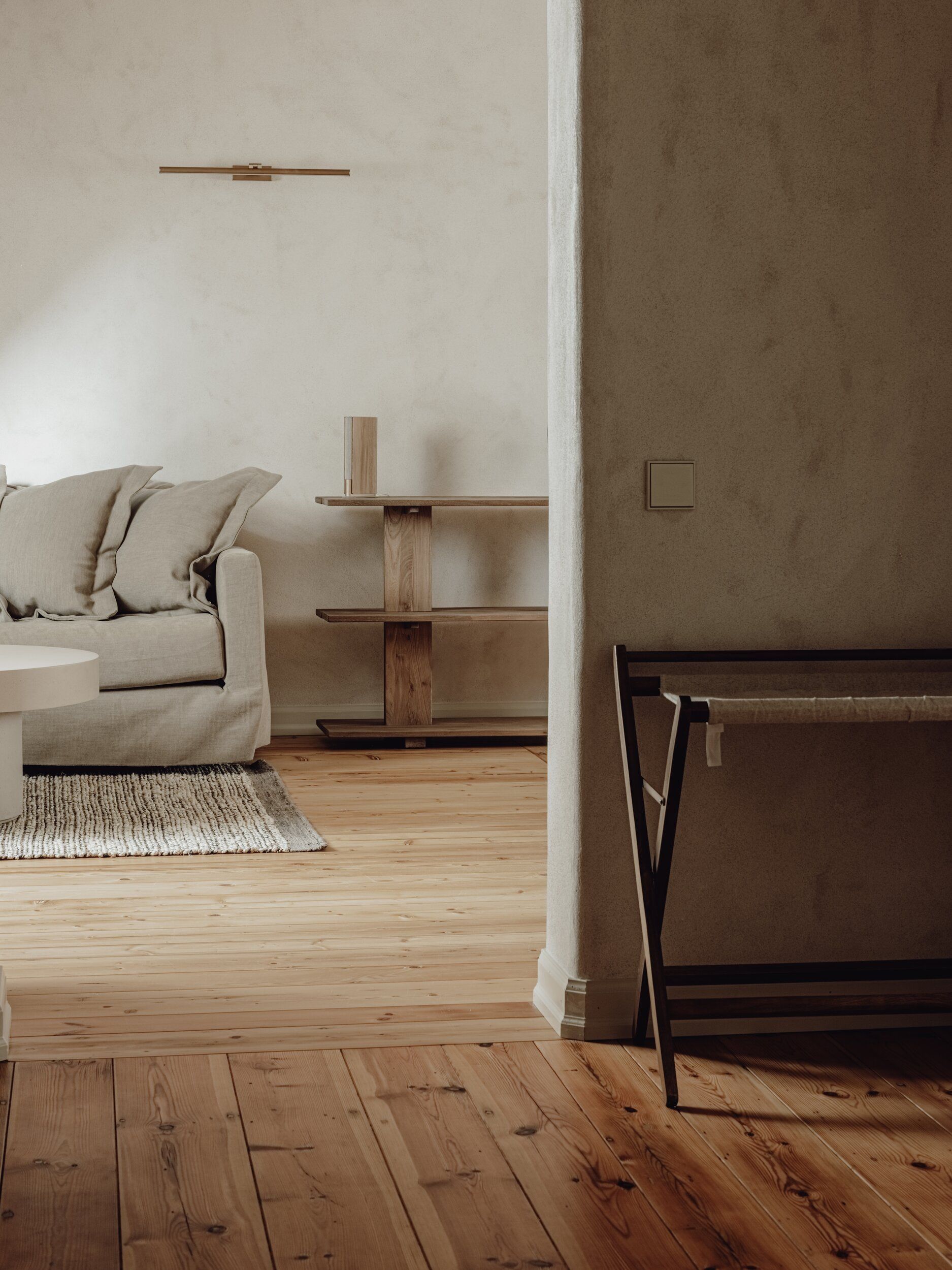 Mācītāja māja, Sestais - Image 31