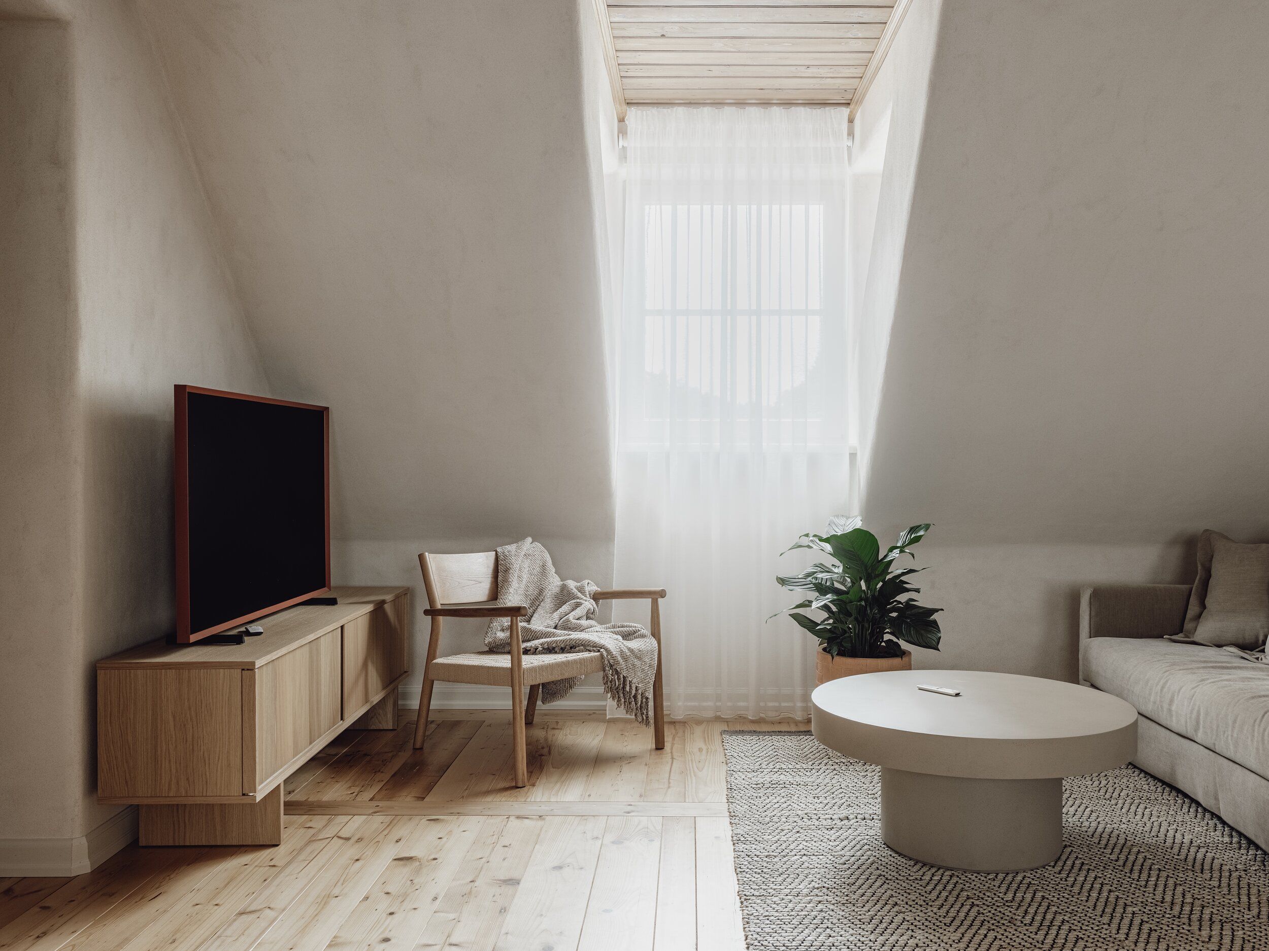 Mācītāja māja, Sestais - Image 25