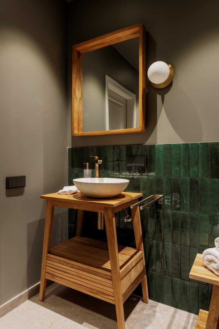 Spīdalas nams, Piektais - Image 10