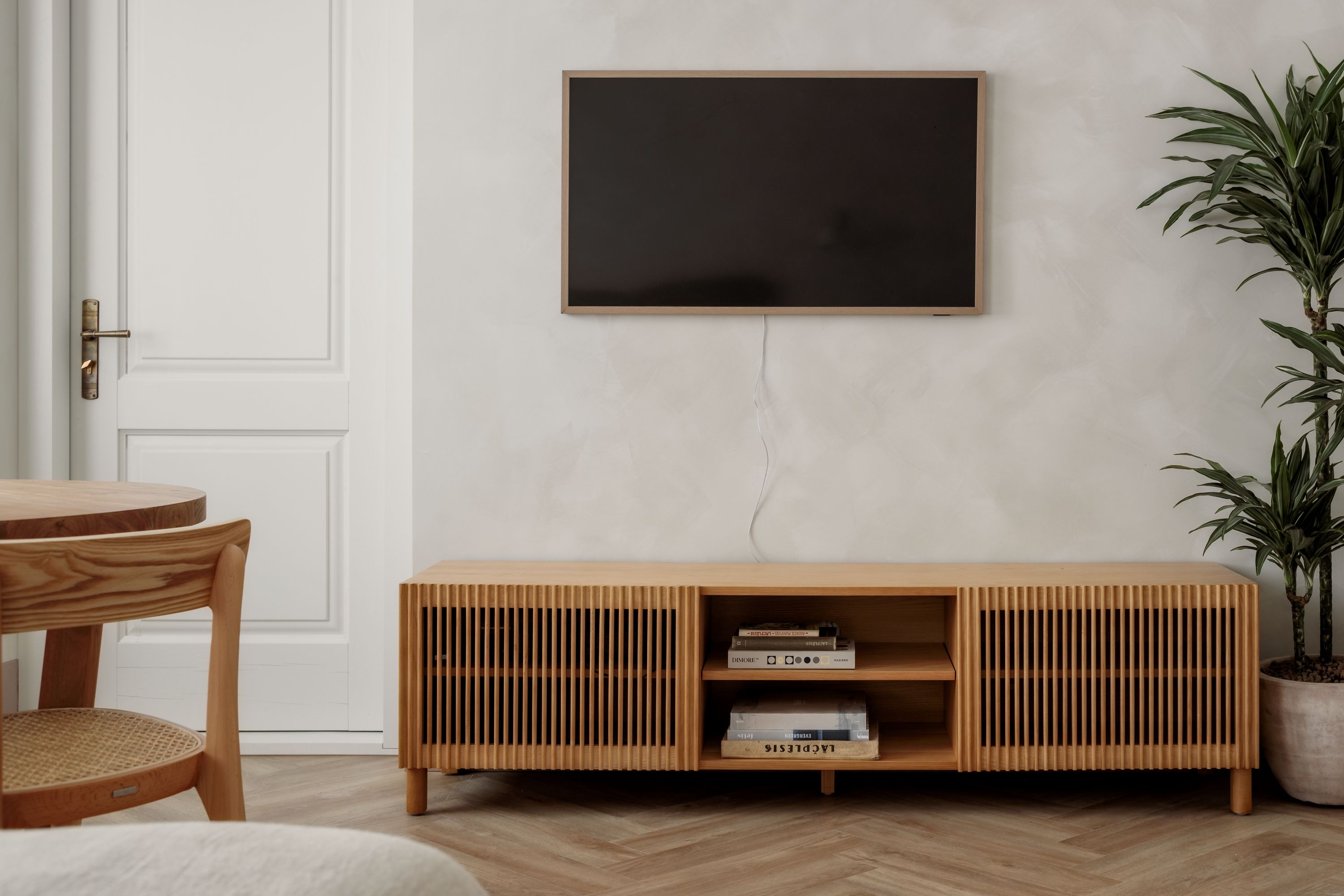 Spīdalas nams, Pirmais - Image 2