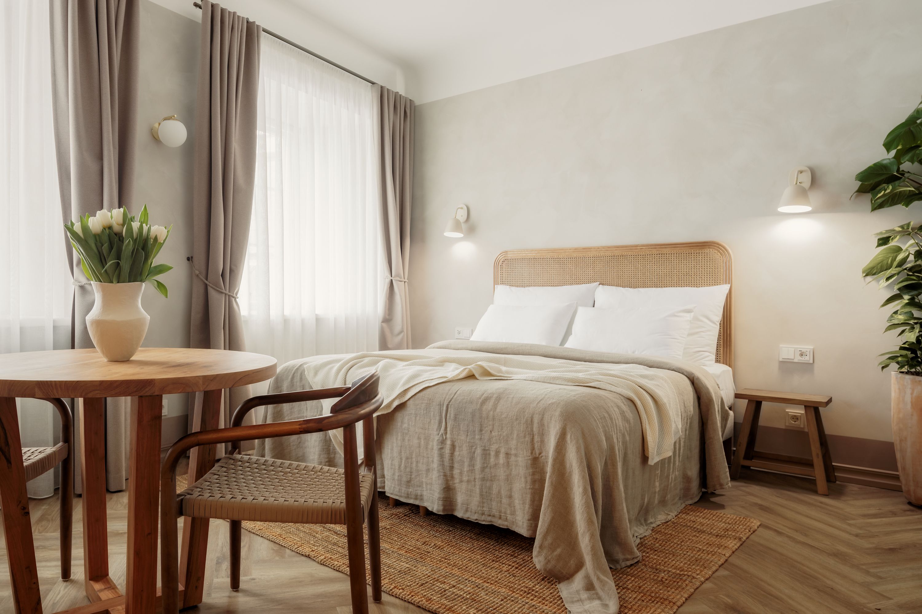 Spīdalas nams, Otrais - Image 2