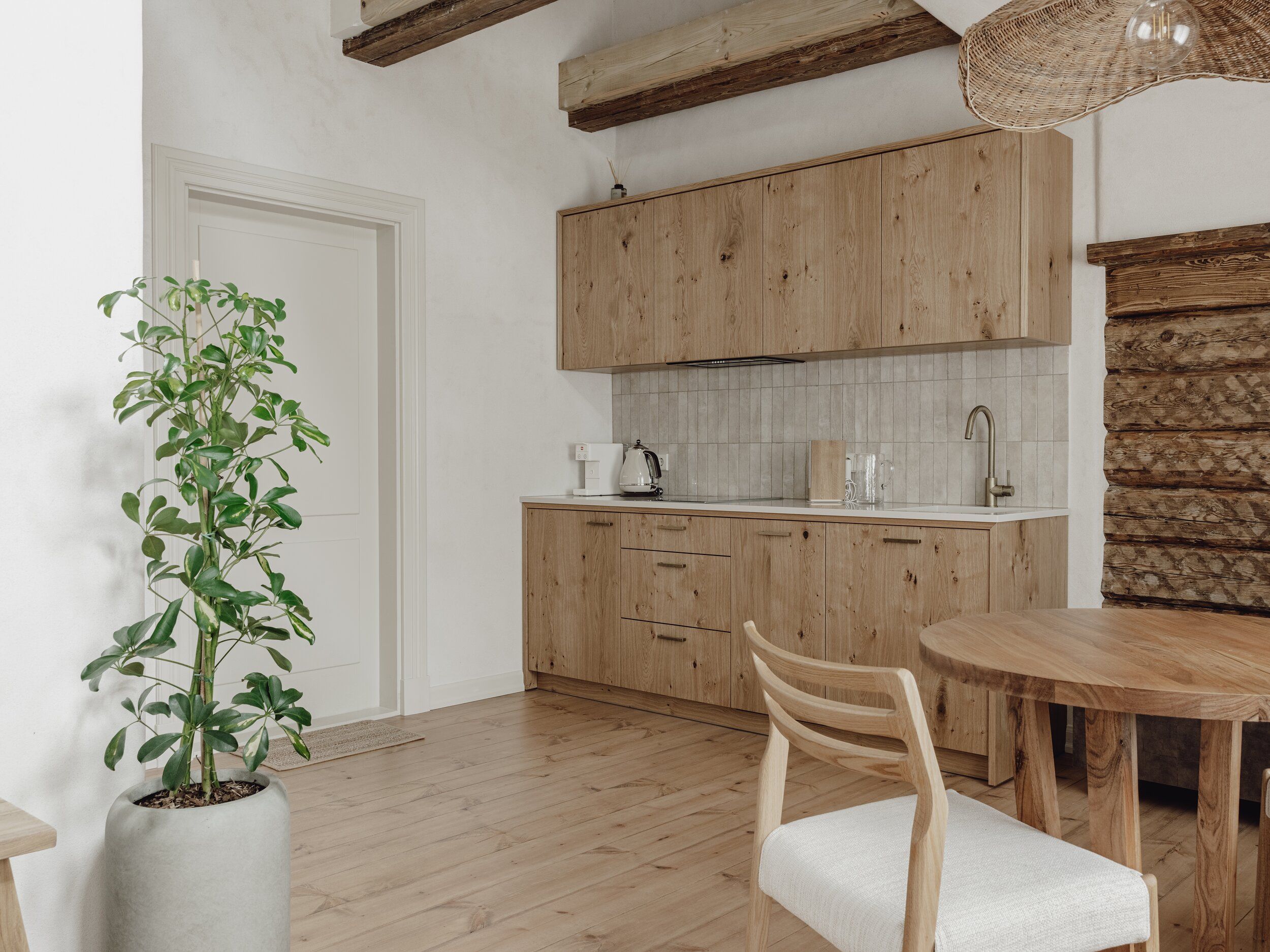 Mācītāja māja, Astotais - Image 7