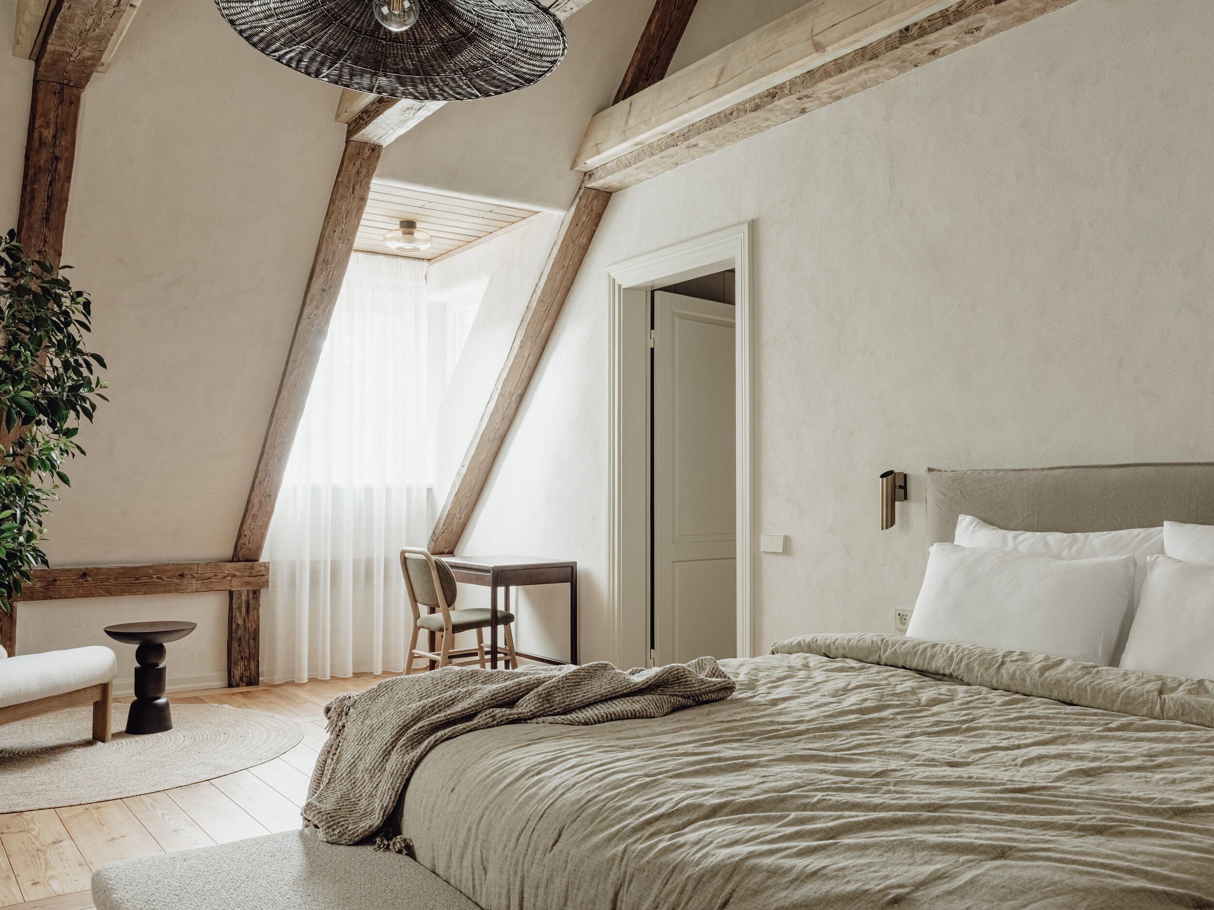 Mācītāja māja, Sestais - Image 11