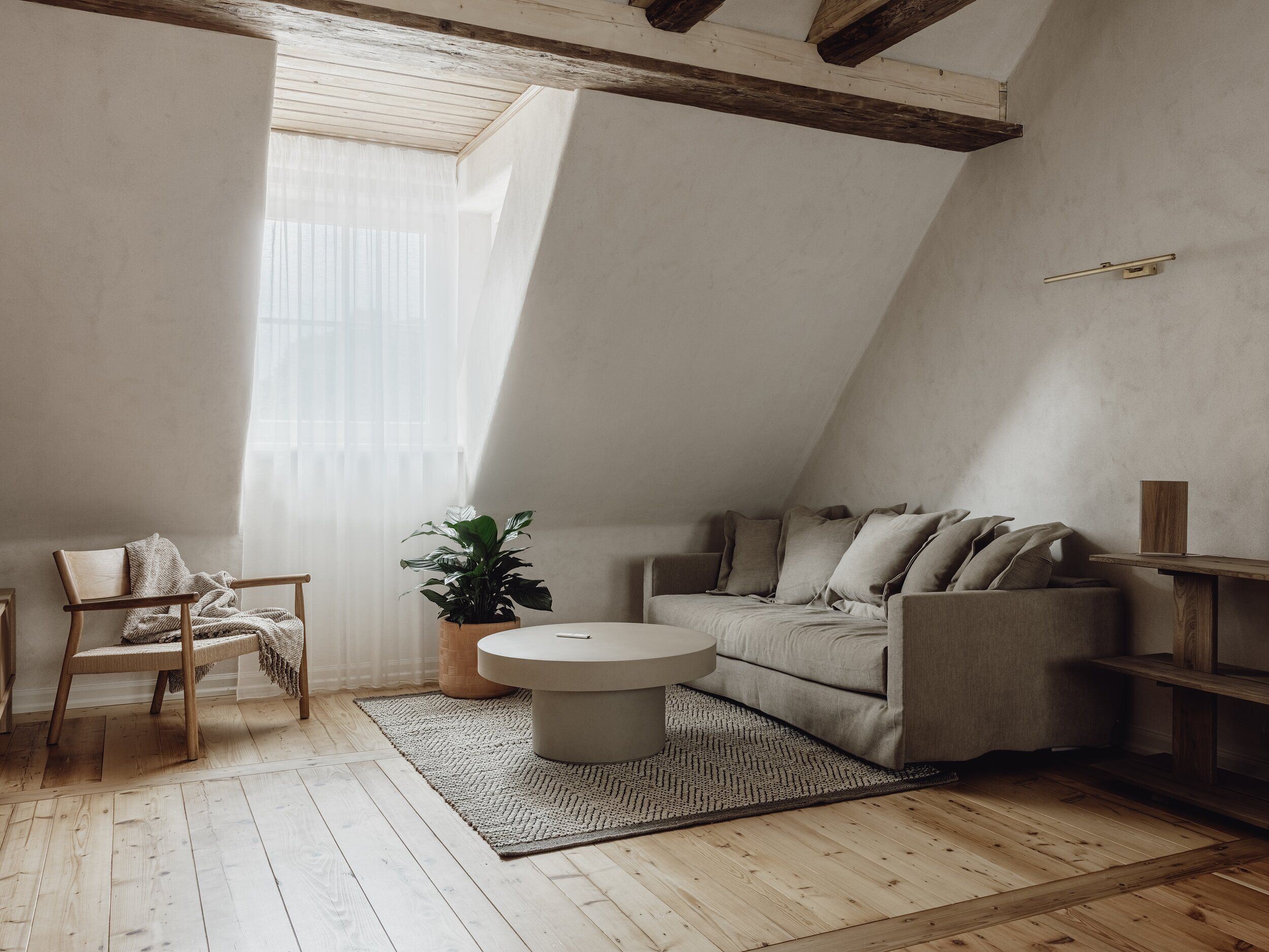 Mācītāja māja, Sestais - Image 22