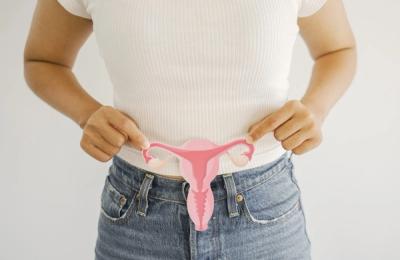 Polyzystisches Ovarialsyndrom (PCOS): Ursachen, Symptome, und ganzheitliche Therapie