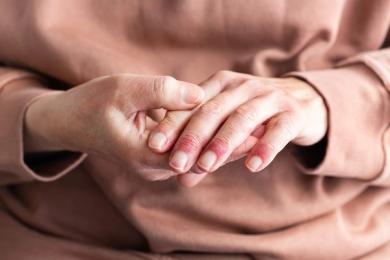 Bélmikrobiom és bőrbetegségek kapcsolata: akne, atópiás dermatitisz, pikkelysömör és rosacea