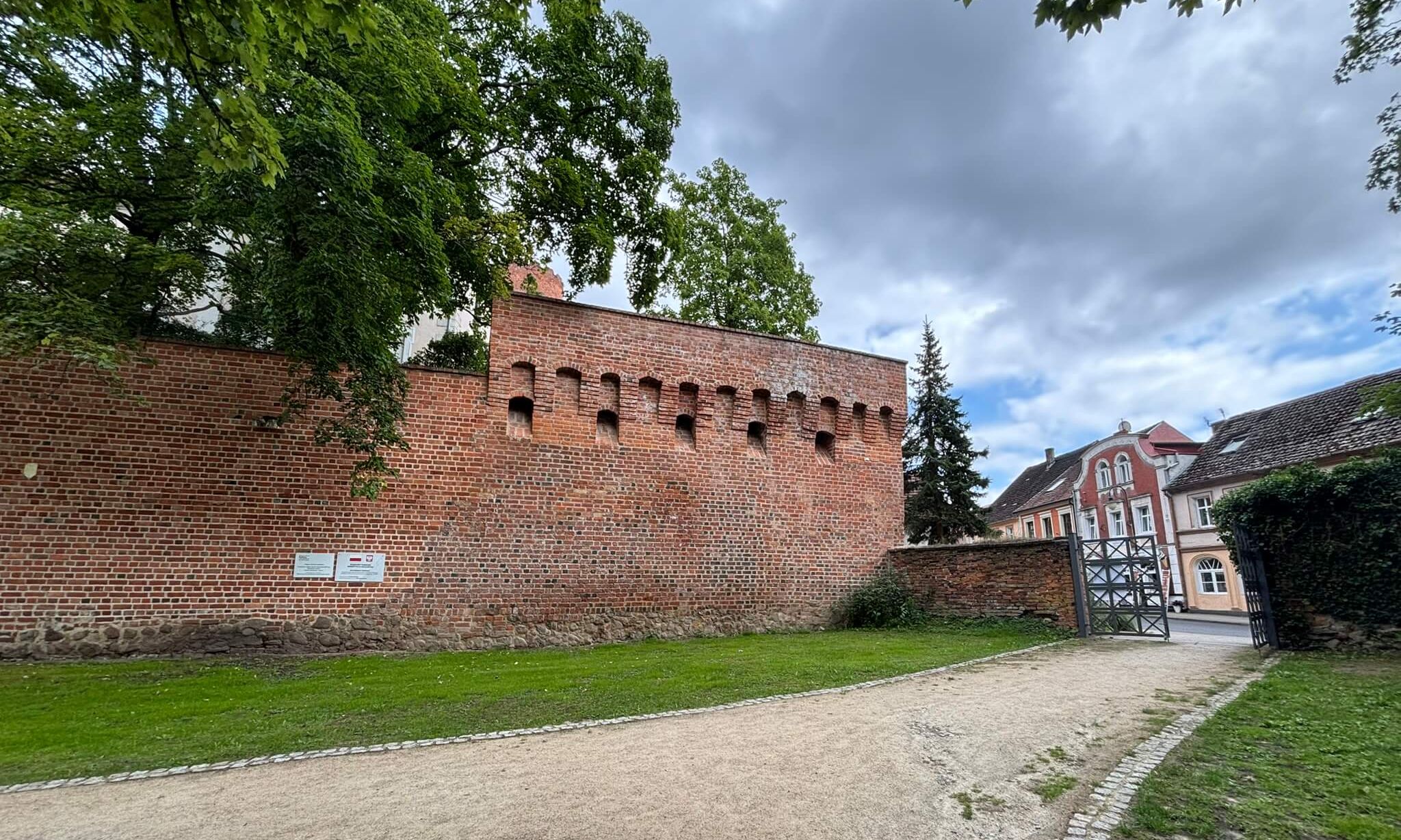 Замковая стена