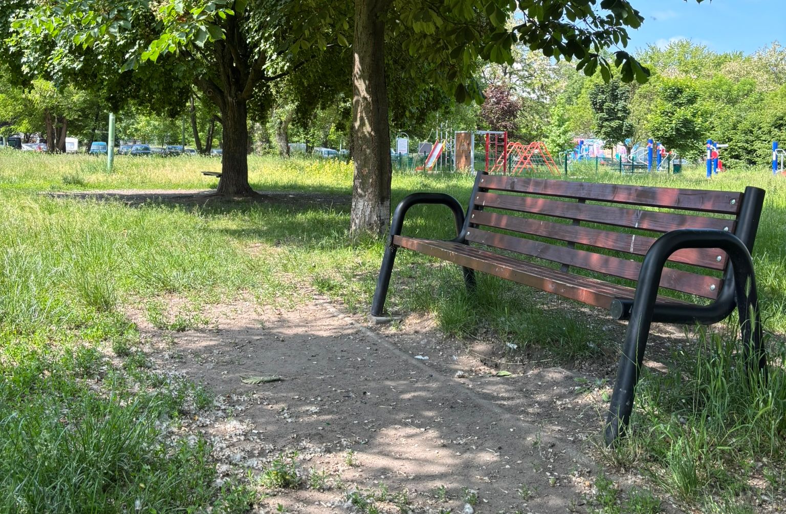 лавка во дворе