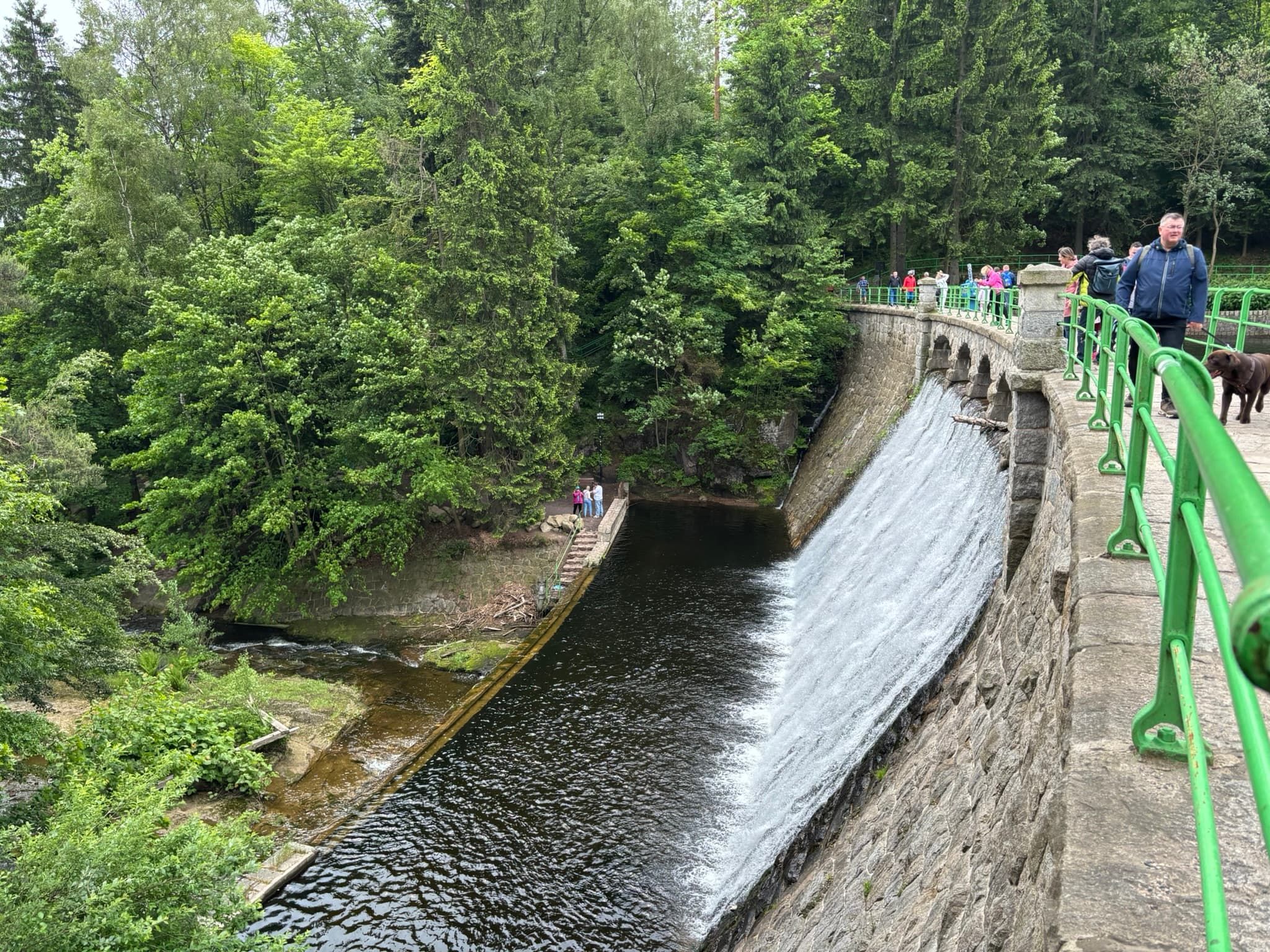 Дамба на реке Ломница