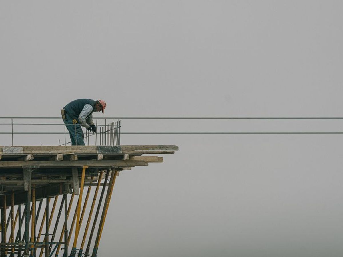 7 Subcontract Clauses That Quietly Shift Risk Onto Subcontractors