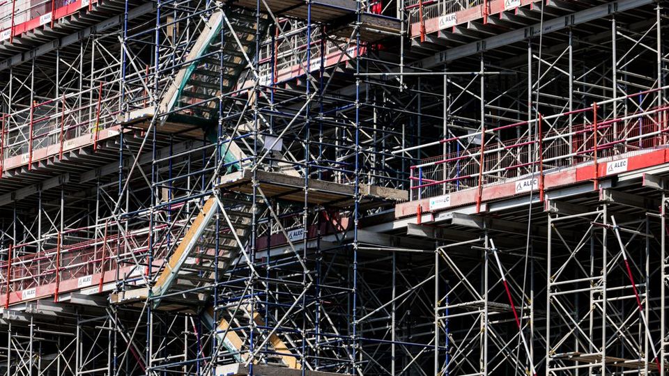 Subcontract Insurance and Indemnity Clauses: A Subbie's Checklist
